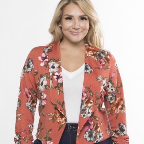Plus size blazer - Picture 1 of 4